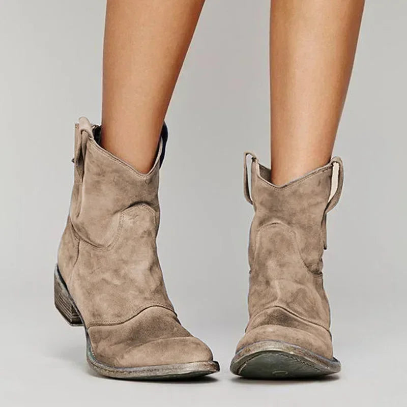 Thalia | Stylish Vintage Cowboy