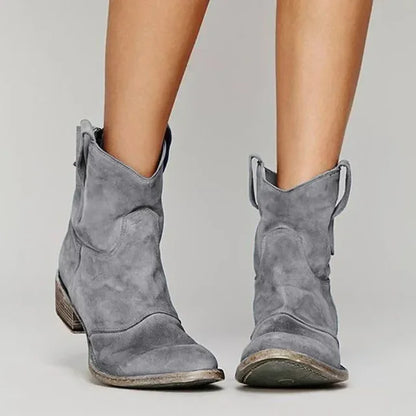 Thalia | Stylish Vintage Cowboy