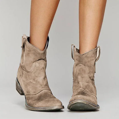 Thalia | Stylish Vintage Cowboy